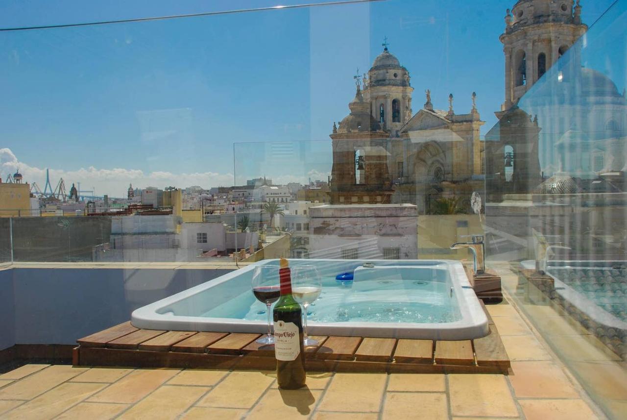 Apartament ***** Attic With Impressive Views And Jacuzzi Kadyks Zewnętrze zdjęcie